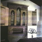 Italian organ, 1746, Vicidomini, at Alan Curtis's Berkeley house in 1985.jpg